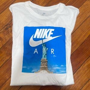 NEW WITH TAGS Boys Athletic Cut Short Sleeve Tee Size L